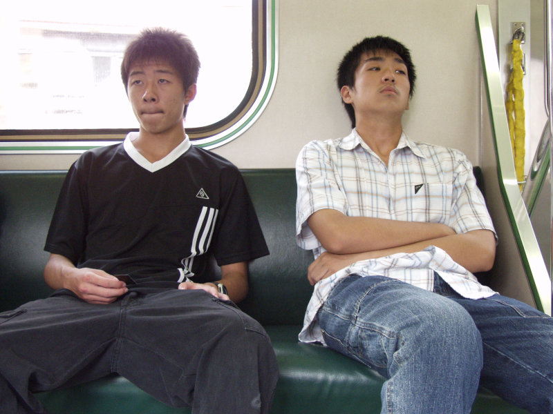 台灣鐵路旅遊攝影電車-區間車交談的旅客2006攝影照片229