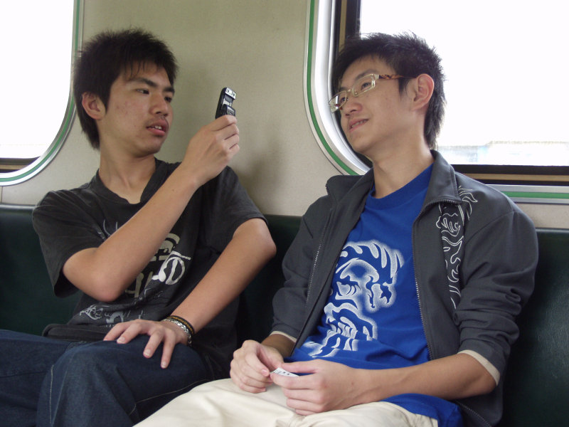 台灣鐵路旅遊攝影電車-區間車交談的旅客2006攝影照片230