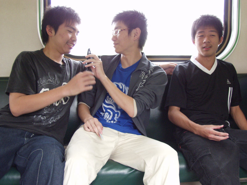 台灣鐵路旅遊攝影電車-區間車交談的旅客2006攝影照片231