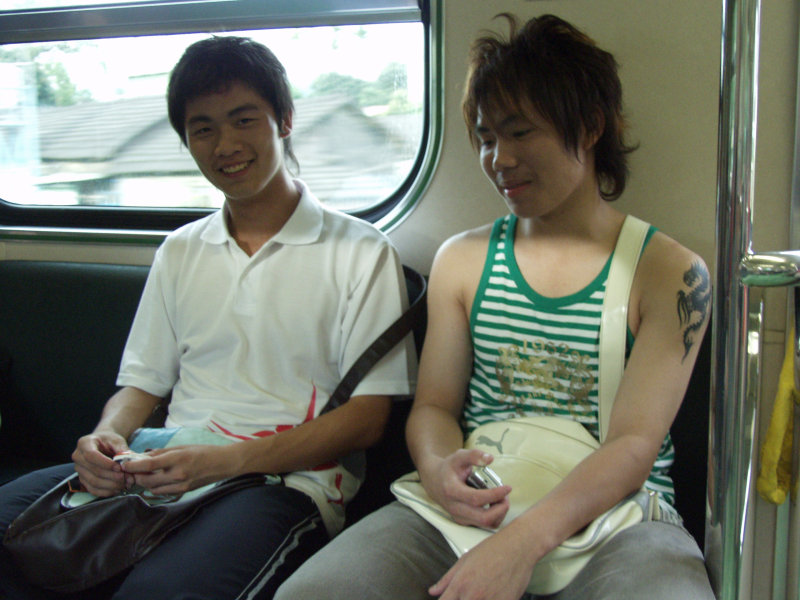 台灣鐵路旅遊攝影電車-區間車交談的旅客2006攝影照片238