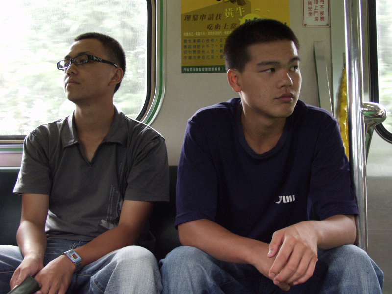 台灣鐵路旅遊攝影電車-區間車交談的旅客2006攝影照片251