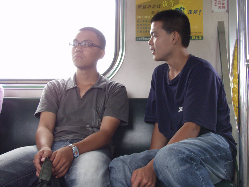 台灣鐵路旅遊攝影電車-區間車交談的旅客2006攝影照片252