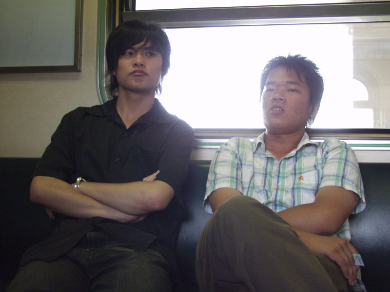 台灣鐵路旅遊攝影電車-區間車交談的旅客2006攝影照片261