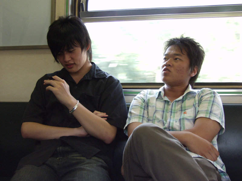 台灣鐵路旅遊攝影電車-區間車交談的旅客2006攝影照片263