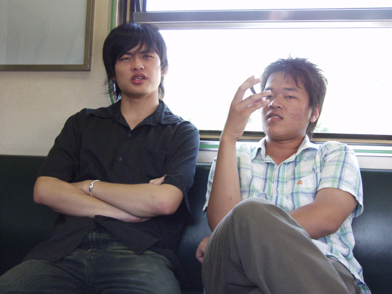 台灣鐵路旅遊攝影電車-區間車交談的旅客2006攝影照片264