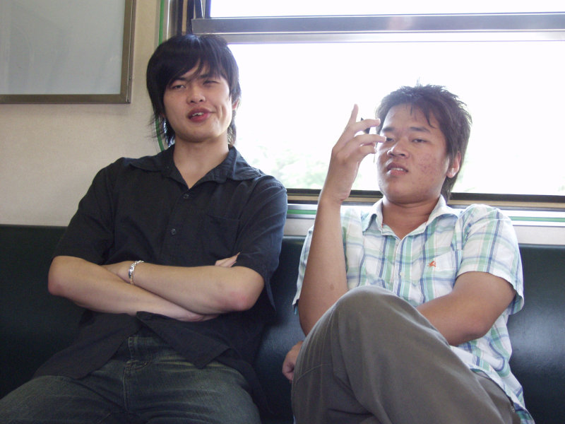 台灣鐵路旅遊攝影電車-區間車交談的旅客2006攝影照片265