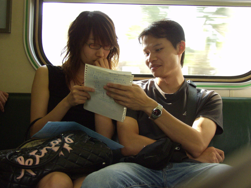 台灣鐵路旅遊攝影電車-區間車交談的旅客2006攝影照片272