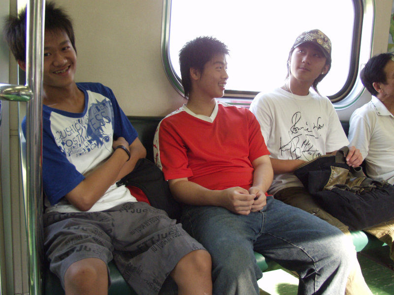台灣鐵路旅遊攝影電車-區間車交談的旅客2006攝影照片282