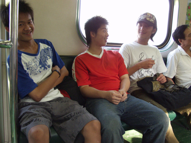 台灣鐵路旅遊攝影電車-區間車交談的旅客2006攝影照片283