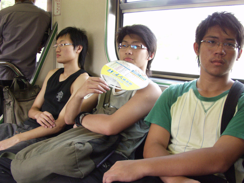 台灣鐵路旅遊攝影電車-區間車交談的旅客2006攝影照片286