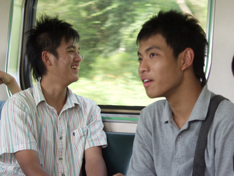 台灣鐵路旅遊攝影電車-區間車交談的旅客2006攝影照片314