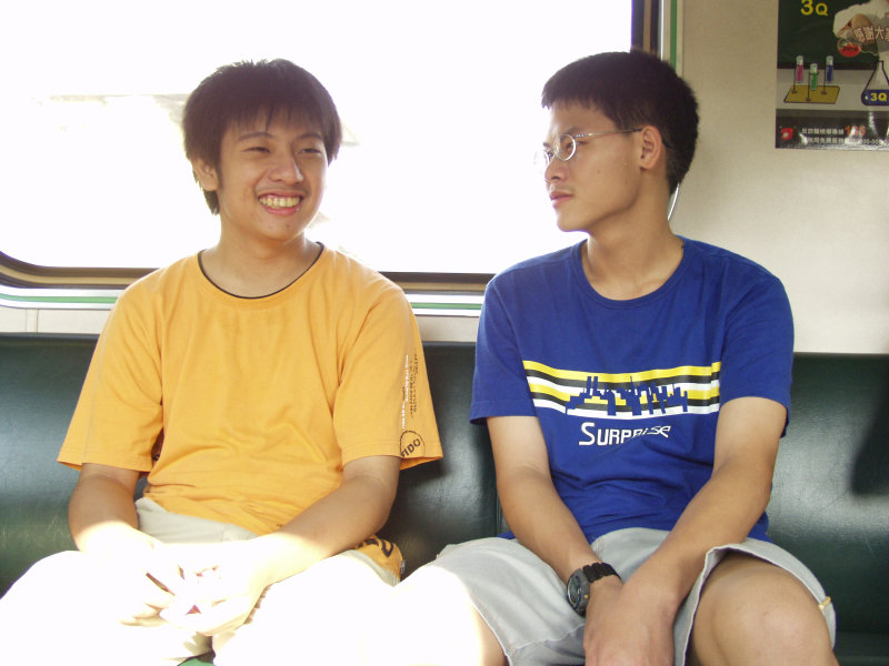 台灣鐵路旅遊攝影電車-區間車交談的旅客2006攝影照片329