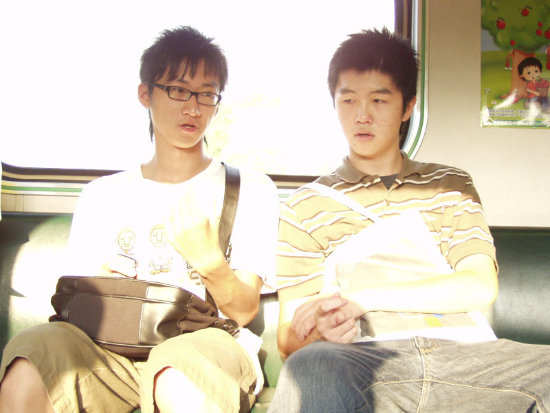台灣鐵路旅遊攝影電車-區間車交談的旅客2006攝影照片333