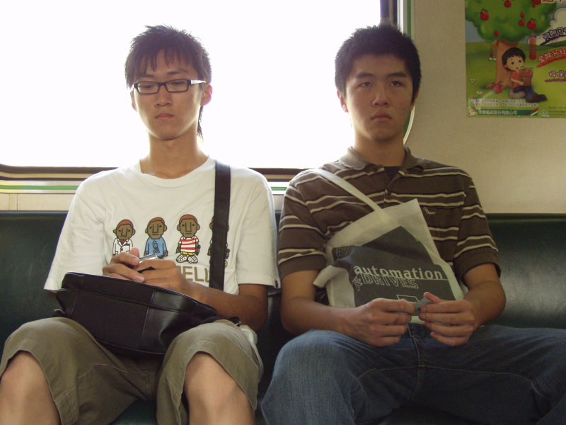 台灣鐵路旅遊攝影電車-區間車交談的旅客2006攝影照片334