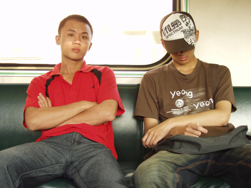 台灣鐵路旅遊攝影電車-區間車交談的旅客2006攝影照片335
