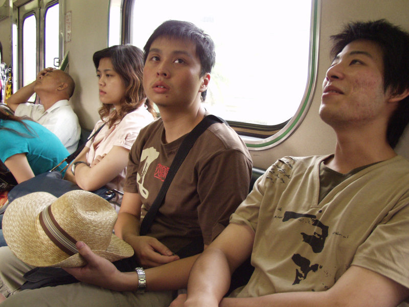 台灣鐵路旅遊攝影電車-區間車交談的旅客2006攝影照片349