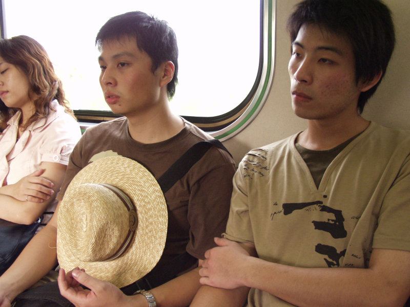 台灣鐵路旅遊攝影電車-區間車交談的旅客2006攝影照片350