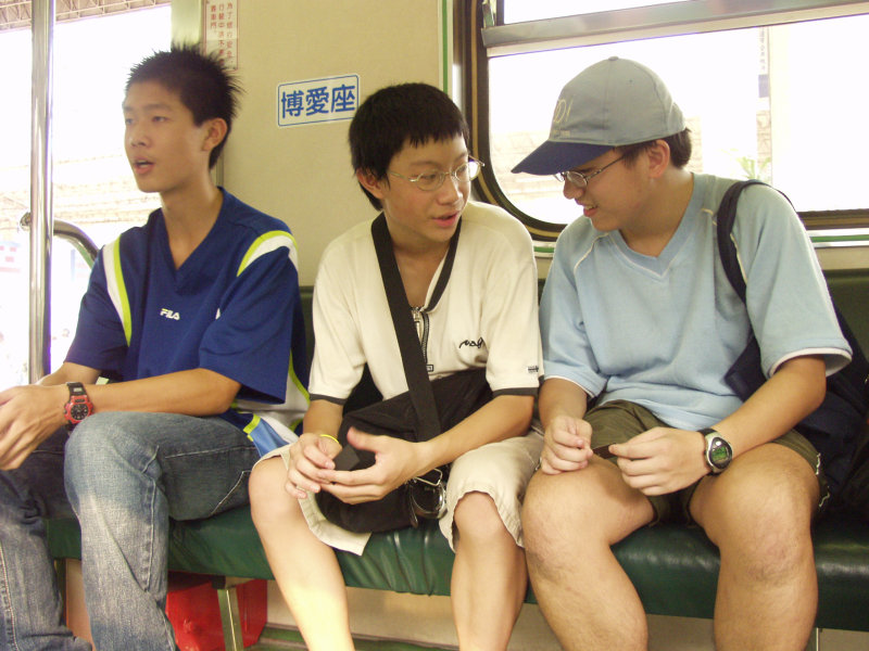 台灣鐵路旅遊攝影電車-區間車交談的旅客2006攝影照片351