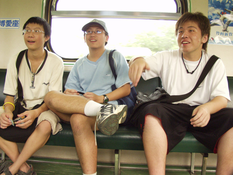 台灣鐵路旅遊攝影電車-區間車交談的旅客2006攝影照片353