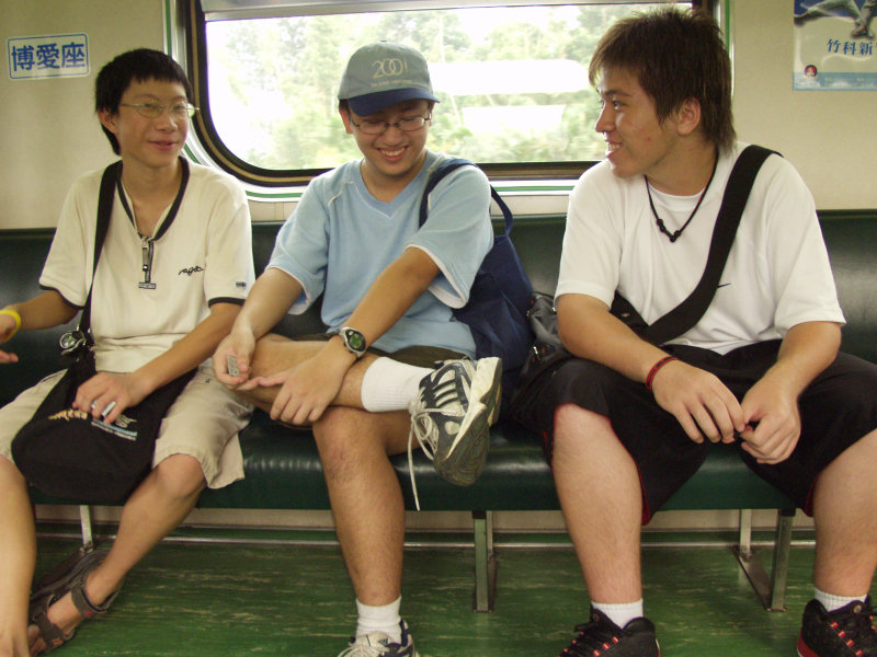 台灣鐵路旅遊攝影電車-區間車交談的旅客2006攝影照片354