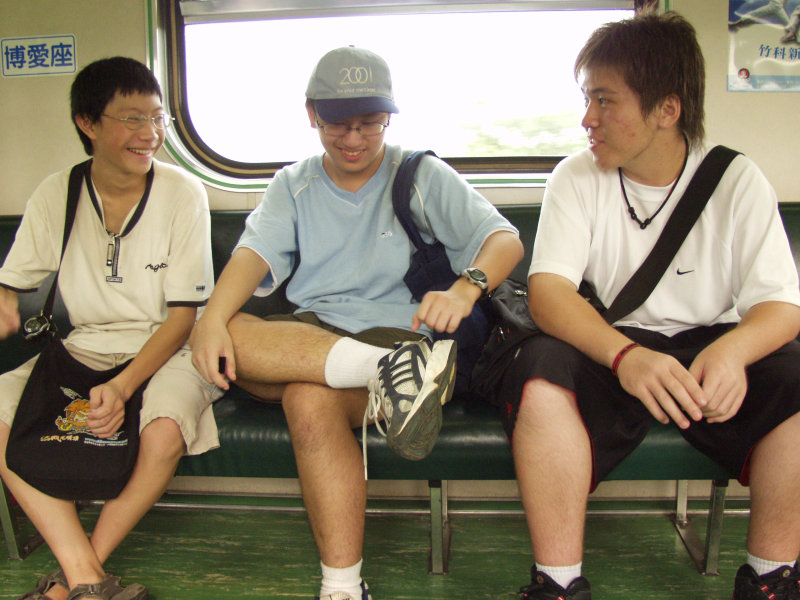 台灣鐵路旅遊攝影電車-區間車交談的旅客2006攝影照片355