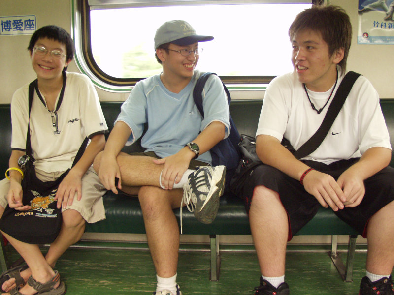 台灣鐵路旅遊攝影電車-區間車交談的旅客2006攝影照片356