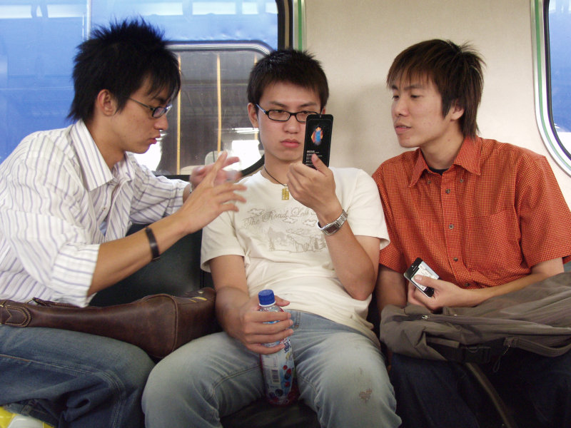 台灣鐵路旅遊攝影電車-區間車交談的旅客2006攝影照片365