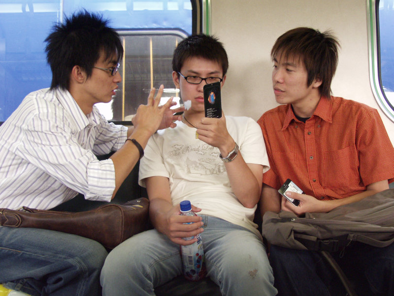 台灣鐵路旅遊攝影電車-區間車交談的旅客2006攝影照片367