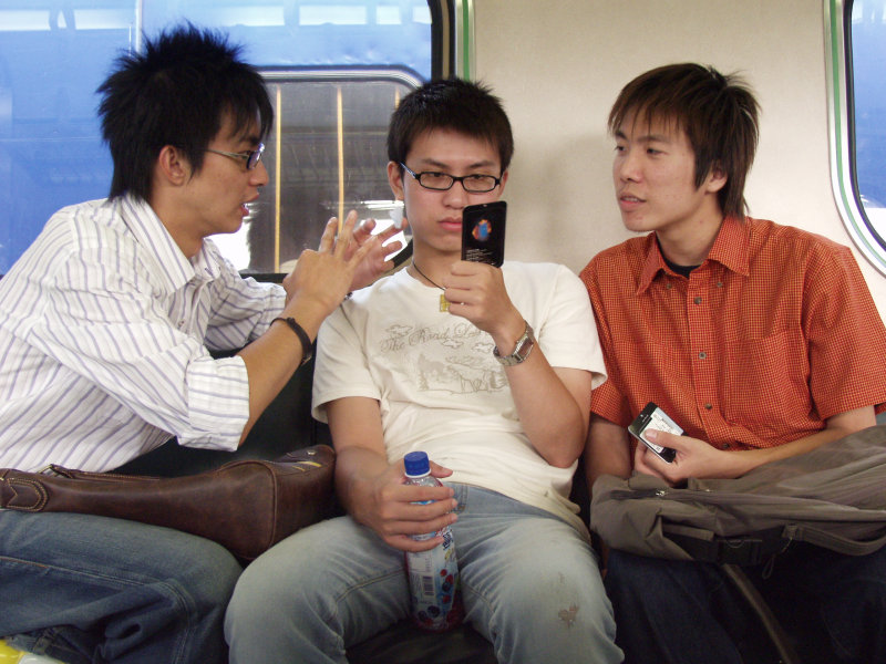 台灣鐵路旅遊攝影電車-區間車交談的旅客2006攝影照片368
