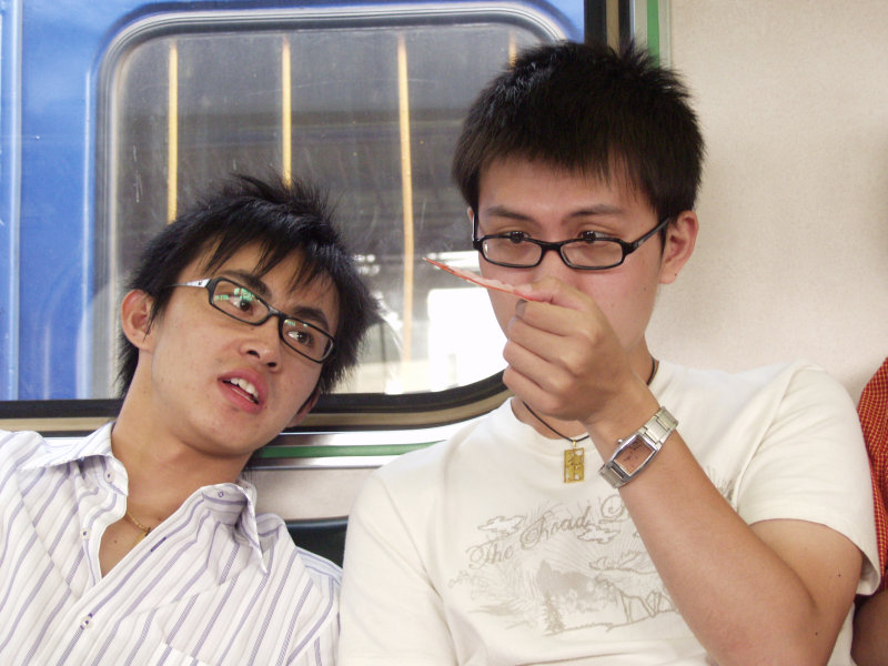 台灣鐵路旅遊攝影電車-區間車交談的旅客2006攝影照片369