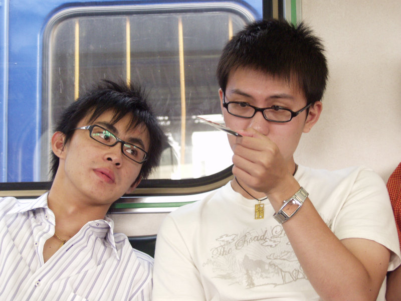 台灣鐵路旅遊攝影電車-區間車交談的旅客2006攝影照片370