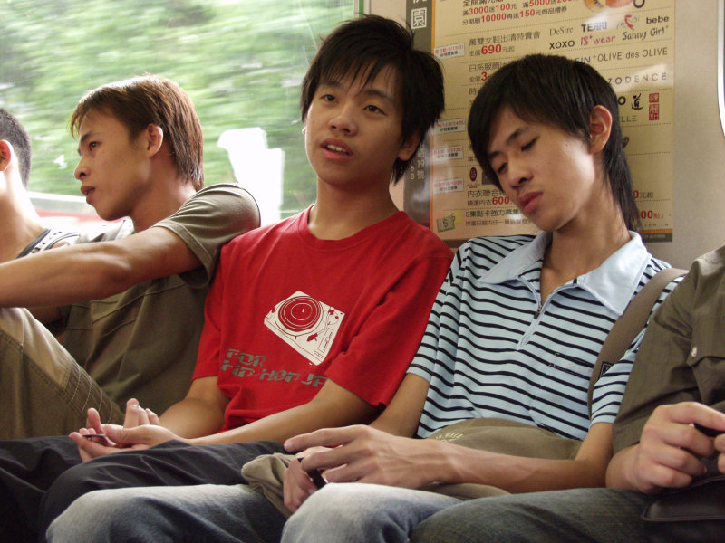台灣鐵路旅遊攝影電車-區間車交談的旅客2006攝影照片375