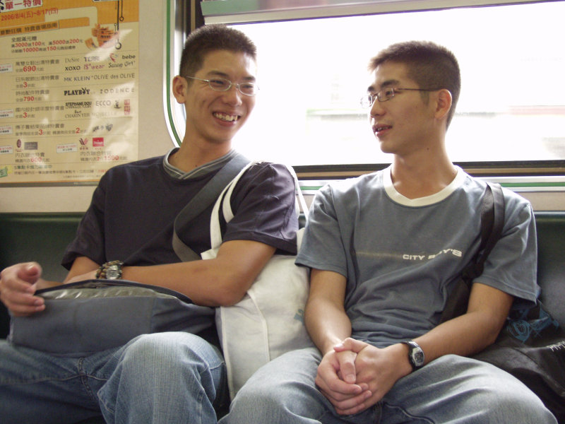 台灣鐵路旅遊攝影電車-區間車交談的旅客2006攝影照片378