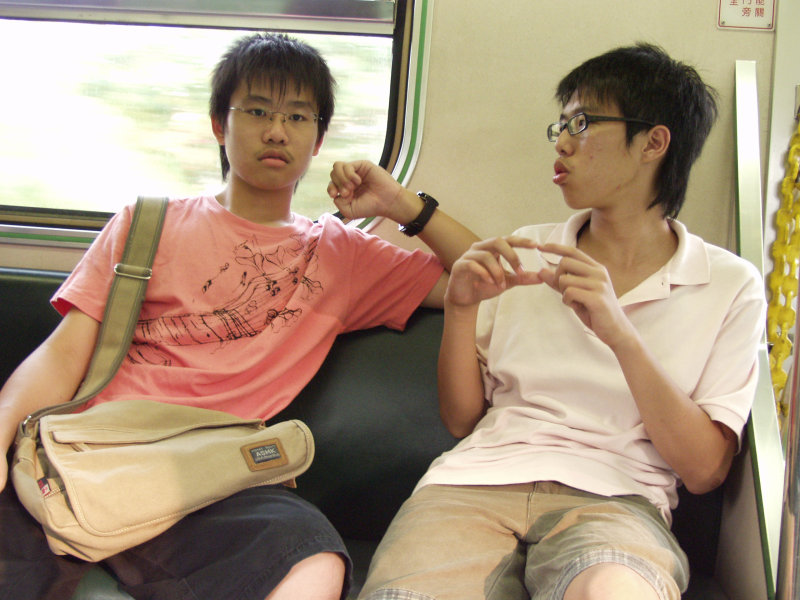 台灣鐵路旅遊攝影電車-區間車交談的旅客2006攝影照片382