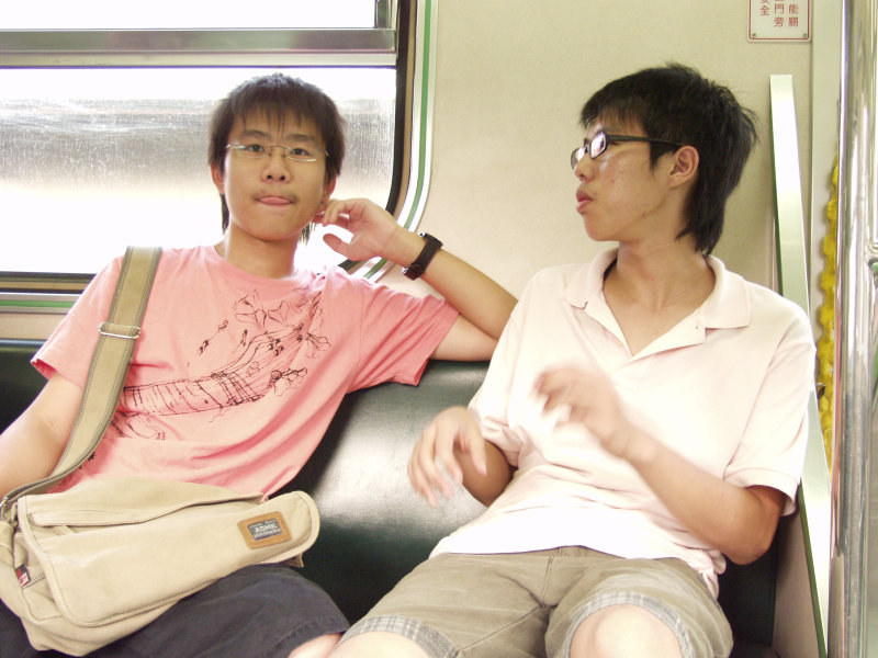 台灣鐵路旅遊攝影電車-區間車交談的旅客2006攝影照片383