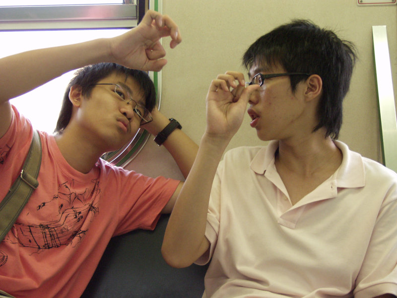 台灣鐵路旅遊攝影電車-區間車交談的旅客2006攝影照片385