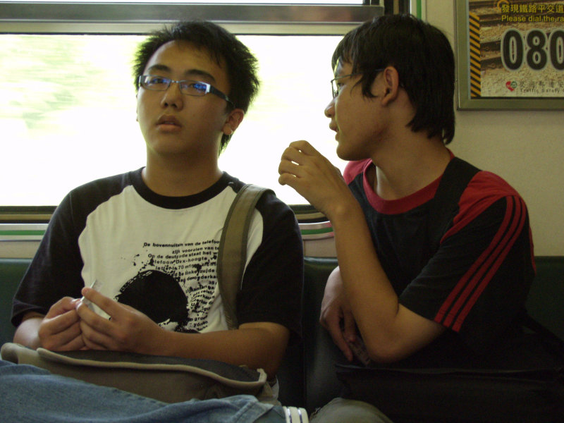 台灣鐵路旅遊攝影電車-區間車交談的旅客2006攝影照片397