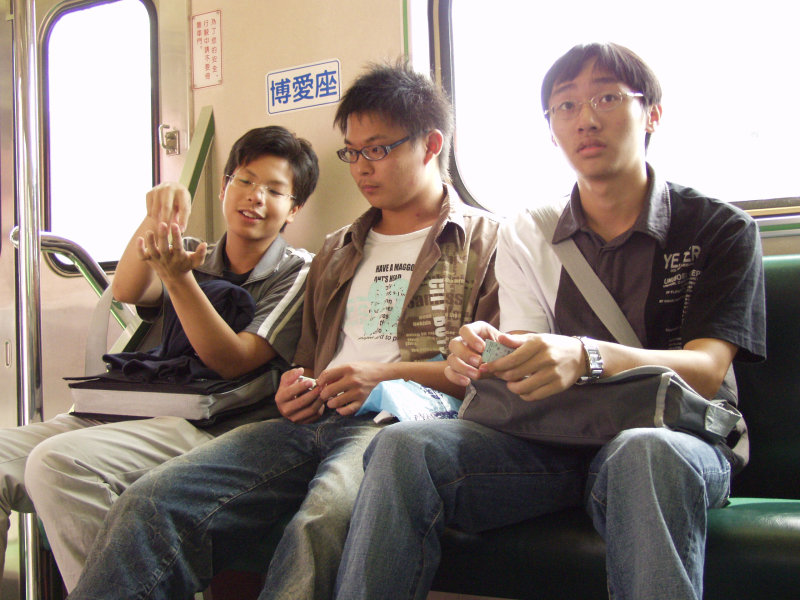 台灣鐵路旅遊攝影電車-區間車交談的旅客2006攝影照片400