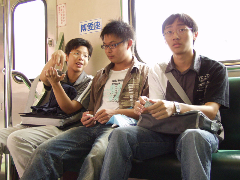 台灣鐵路旅遊攝影電車-區間車交談的旅客2006攝影照片403