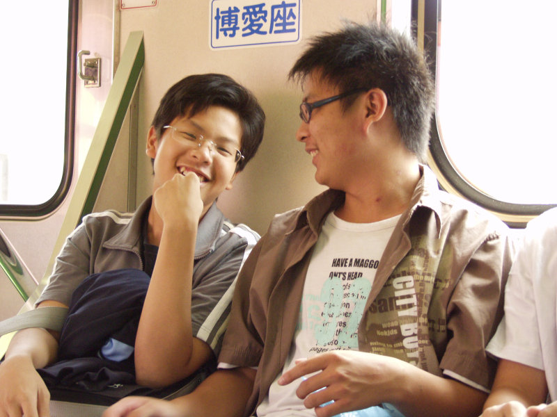 台灣鐵路旅遊攝影電車-區間車交談的旅客2006攝影照片405