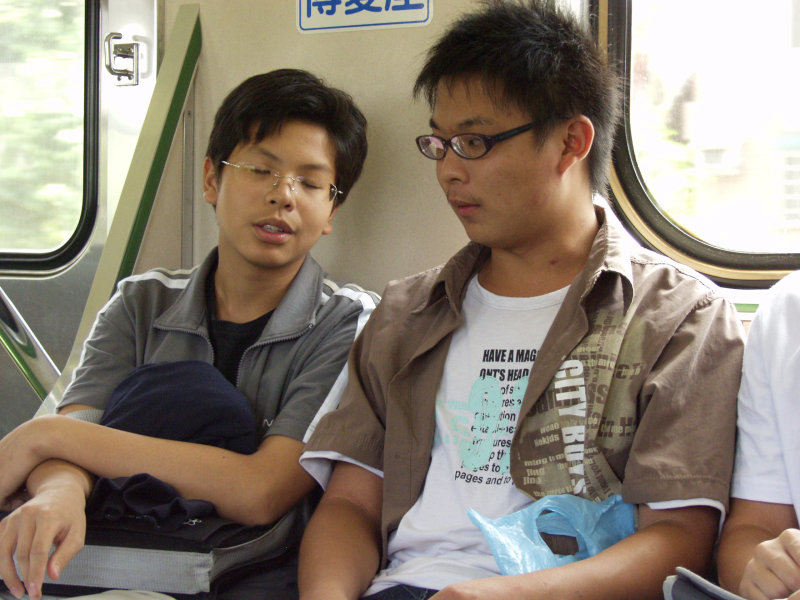 台灣鐵路旅遊攝影電車-區間車交談的旅客2006攝影照片408