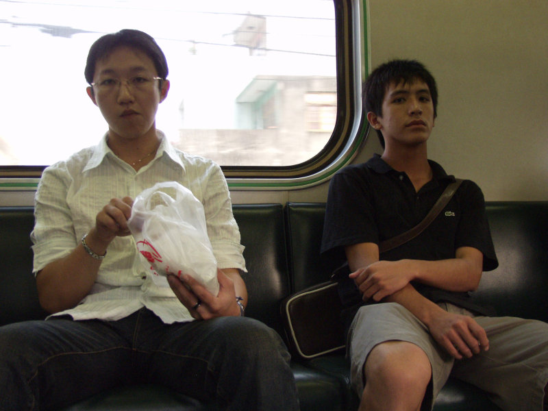 台灣鐵路旅遊攝影電車-區間車交談的旅客2006攝影照片418