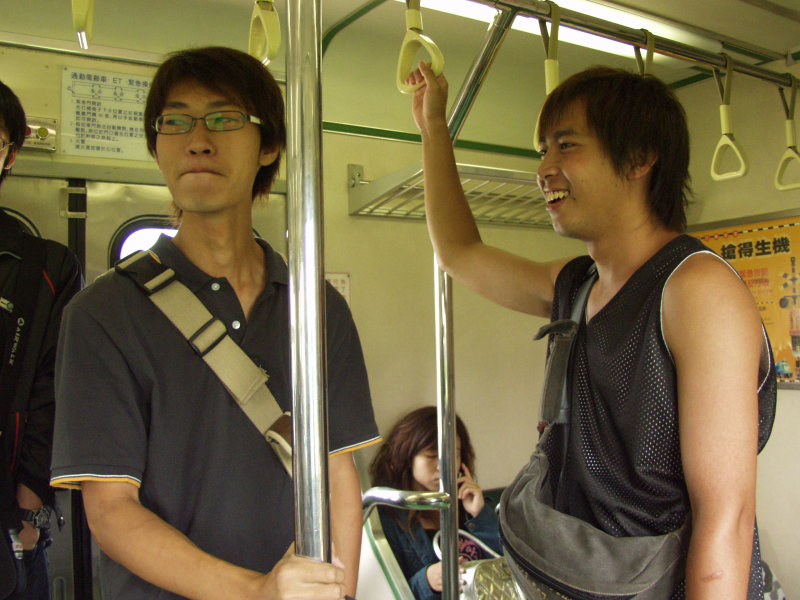 台灣鐵路旅遊攝影電車-區間車交談的旅客2006攝影照片432