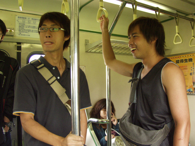 台灣鐵路旅遊攝影電車-區間車交談的旅客2006攝影照片433