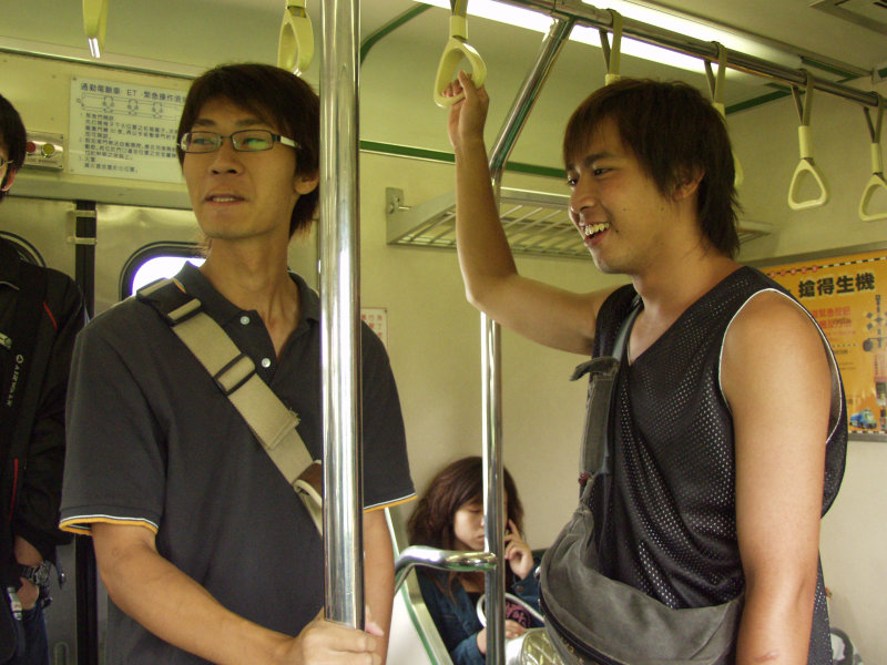 台灣鐵路旅遊攝影電車-區間車交談的旅客2006攝影照片434