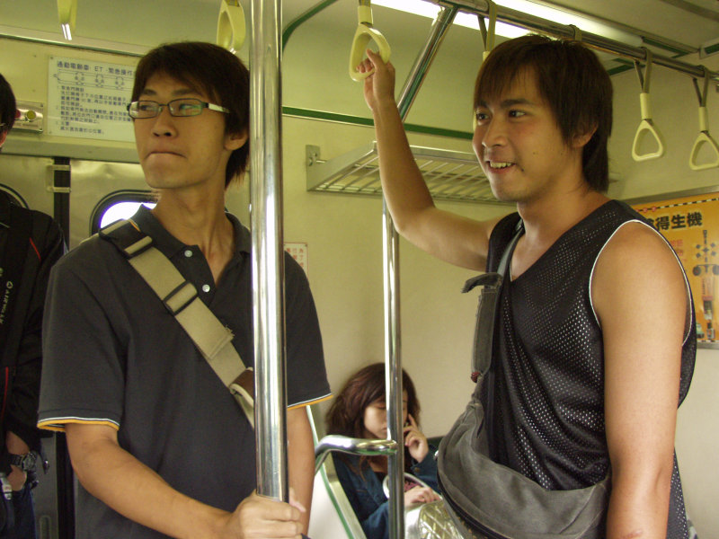 台灣鐵路旅遊攝影電車-區間車交談的旅客2006攝影照片435