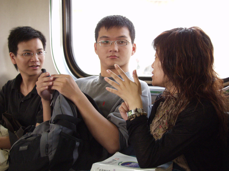 台灣鐵路旅遊攝影電車-區間車交談的旅客2006攝影照片440