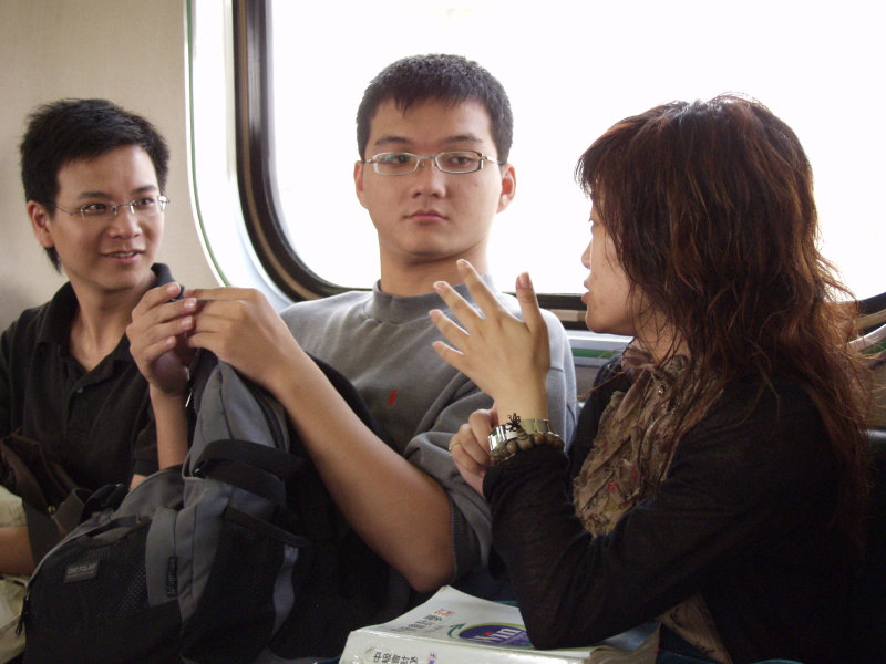 台灣鐵路旅遊攝影電車-區間車交談的旅客2006攝影照片441