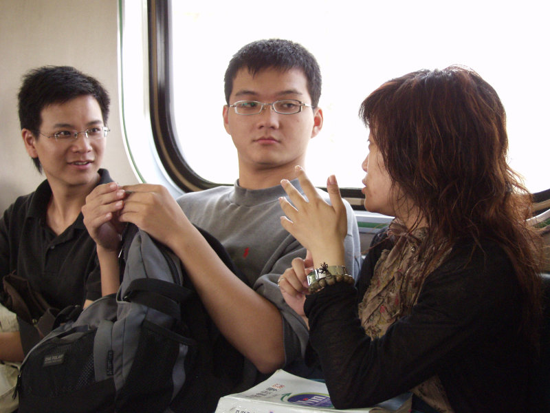 台灣鐵路旅遊攝影電車-區間車交談的旅客2006攝影照片442