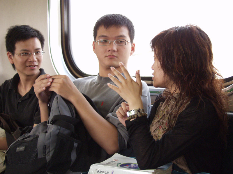 台灣鐵路旅遊攝影電車-區間車交談的旅客2006攝影照片443
